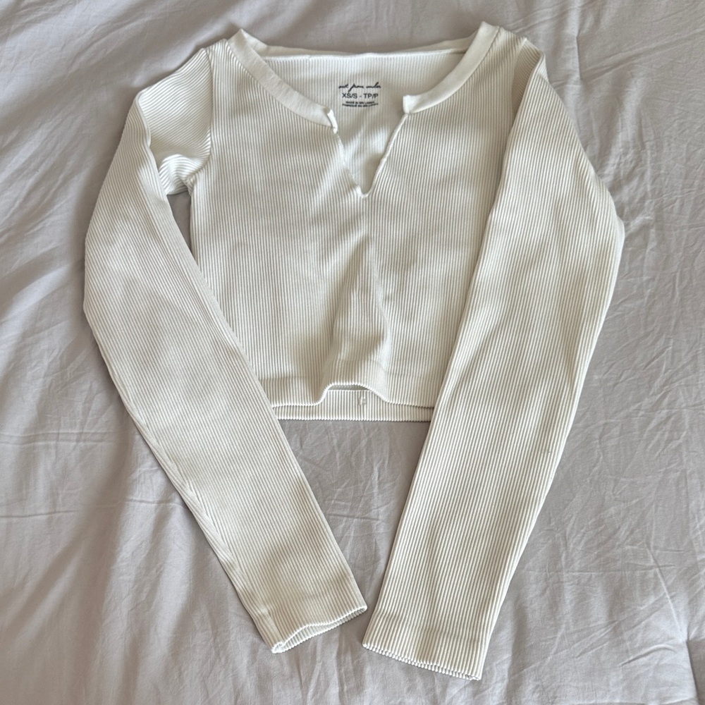 Urban Outfitters Cream Cropped Ribbed Seamless V Neck Top Size XS/S